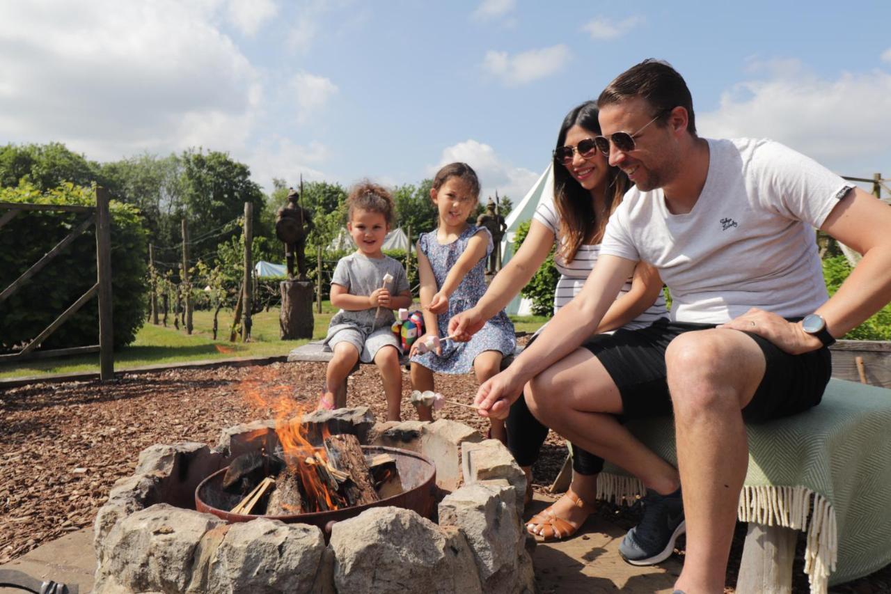 Отель Leeds Castle Knights Glamping Экстерьер фото