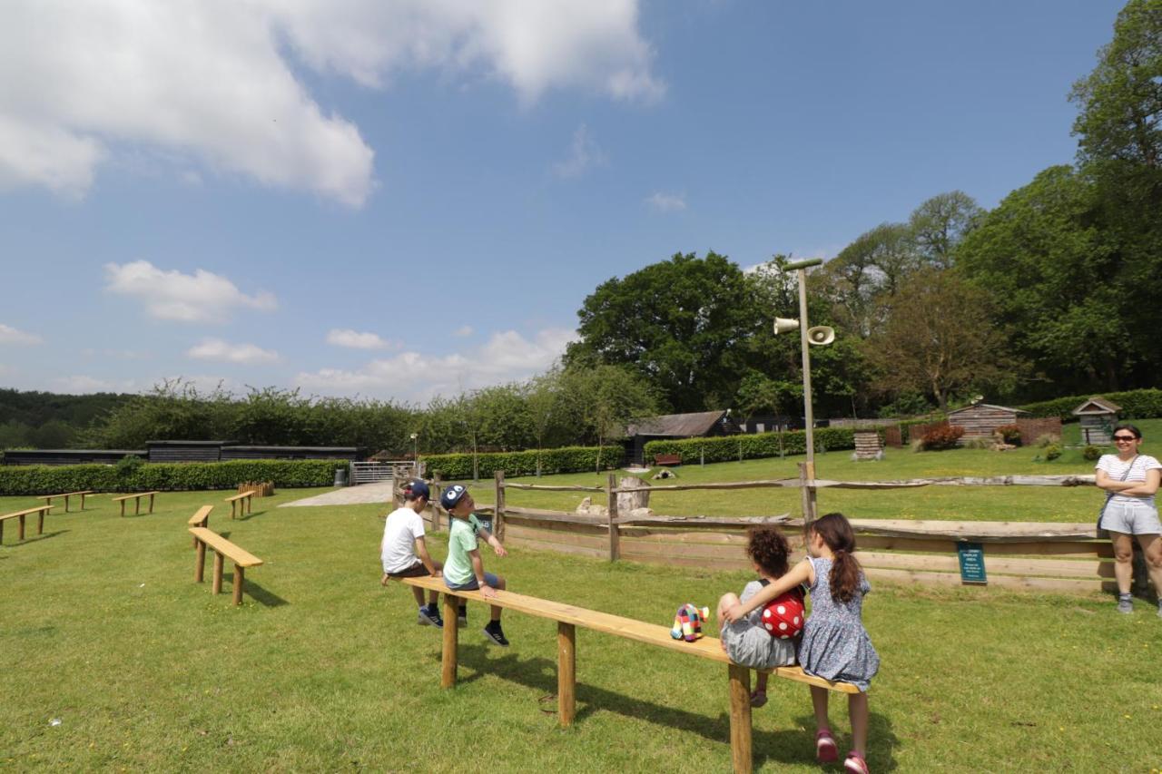 Отель Leeds Castle Knights Glamping Экстерьер фото