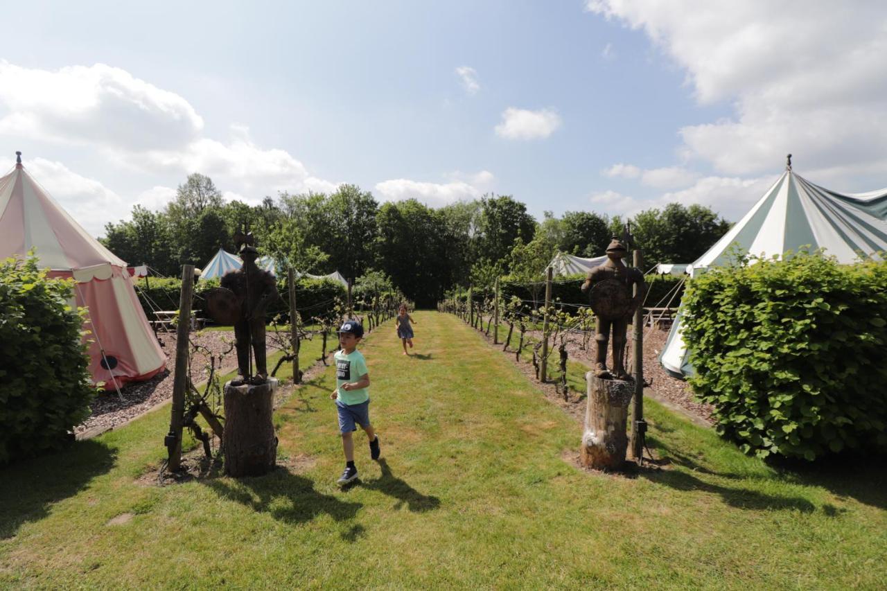 Отель Leeds Castle Knights Glamping Экстерьер фото