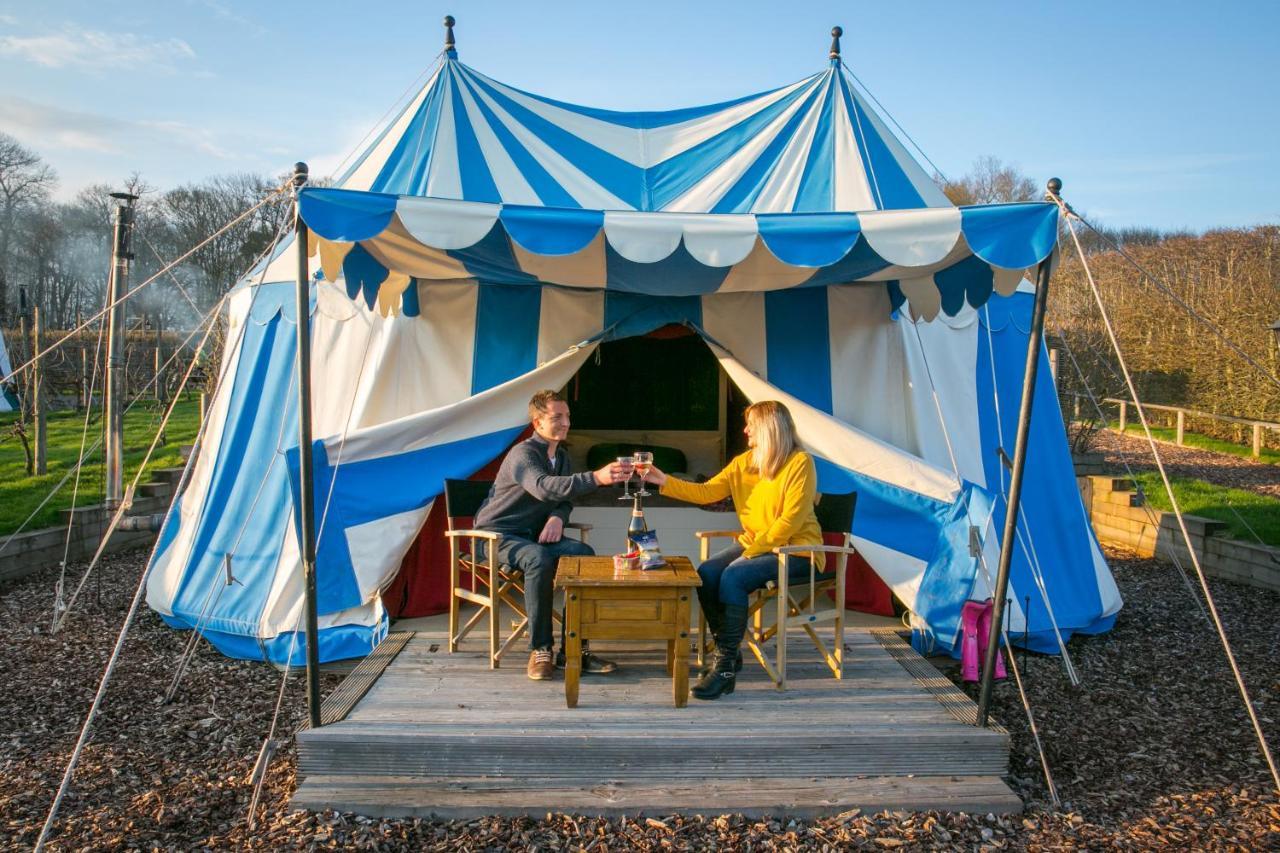 Отель Leeds Castle Knights Glamping Экстерьер фото