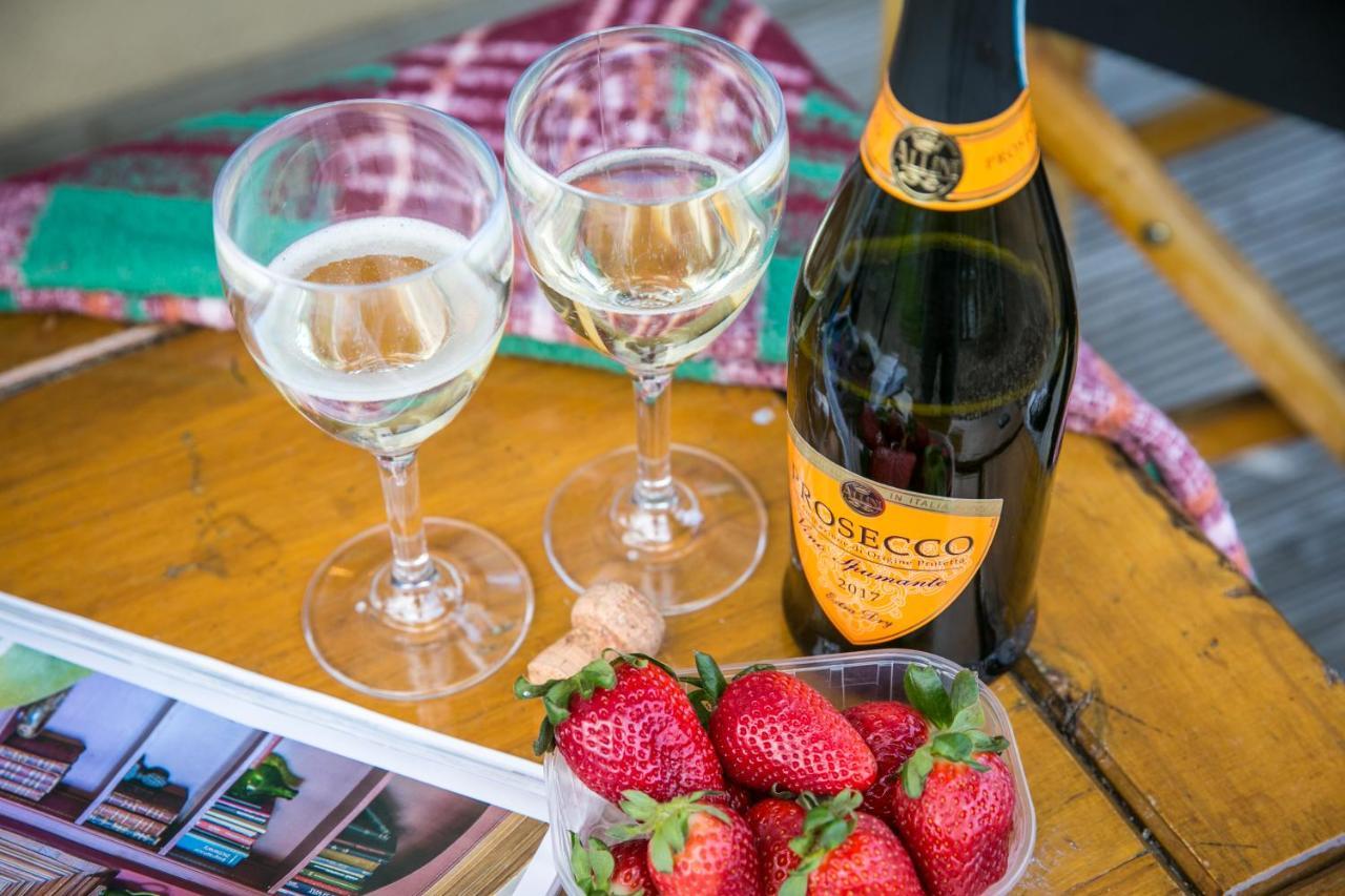 Отель Leeds Castle Knights Glamping Экстерьер фото