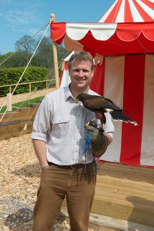 Отель Leeds Castle Knights Glamping Экстерьер фото