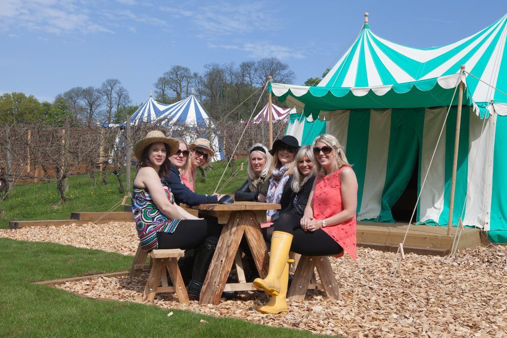 Отель Leeds Castle Knights Glamping Экстерьер фото