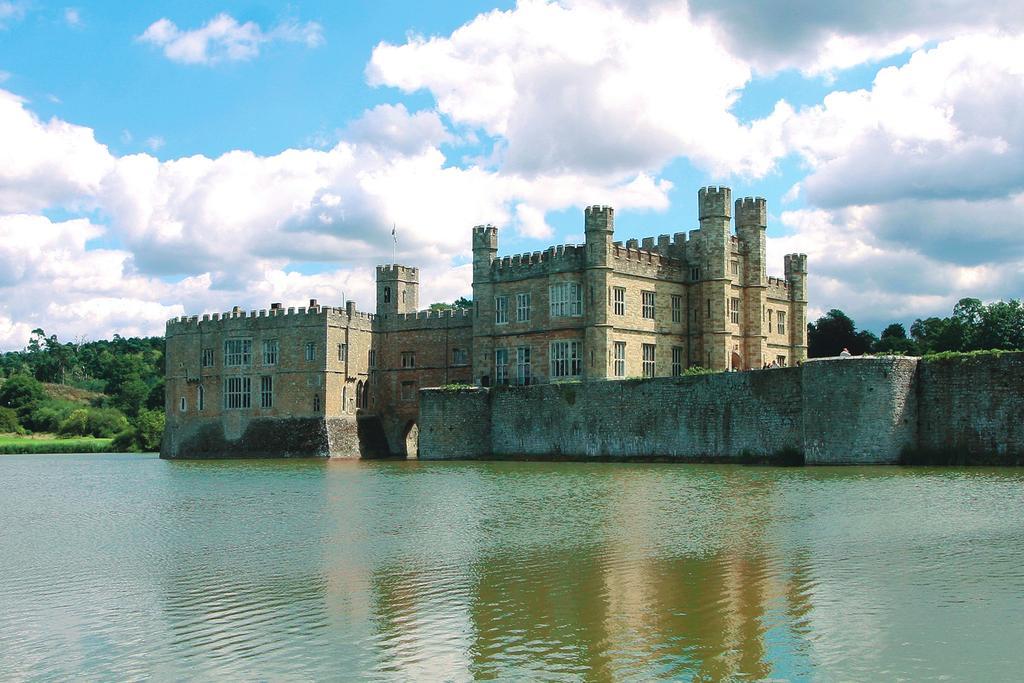 Отель Leeds Castle Knights Glamping Экстерьер фото