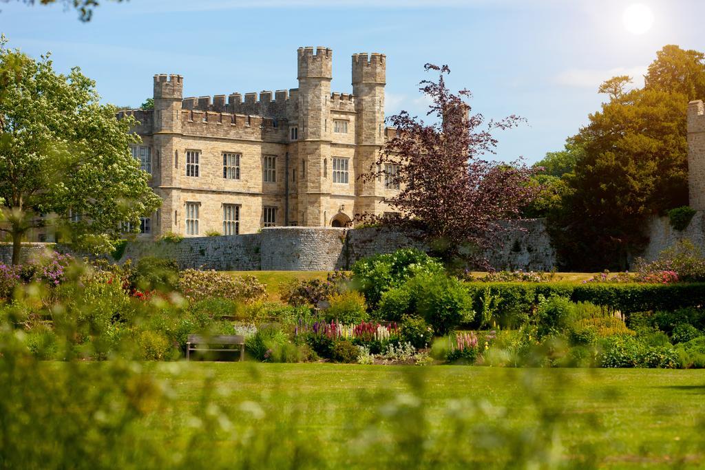 Отель Leeds Castle Knights Glamping Экстерьер фото