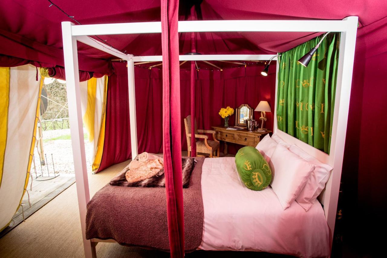 Отель Leeds Castle Knights Glamping Экстерьер фото